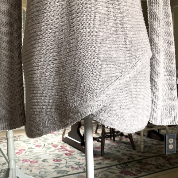 Old Navy sweater - Picture 2 of 8